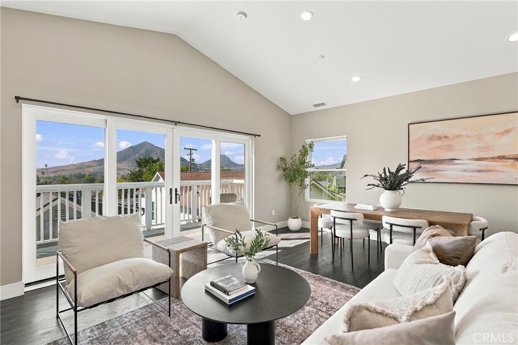 2027 Rachel Street Property Photo 4