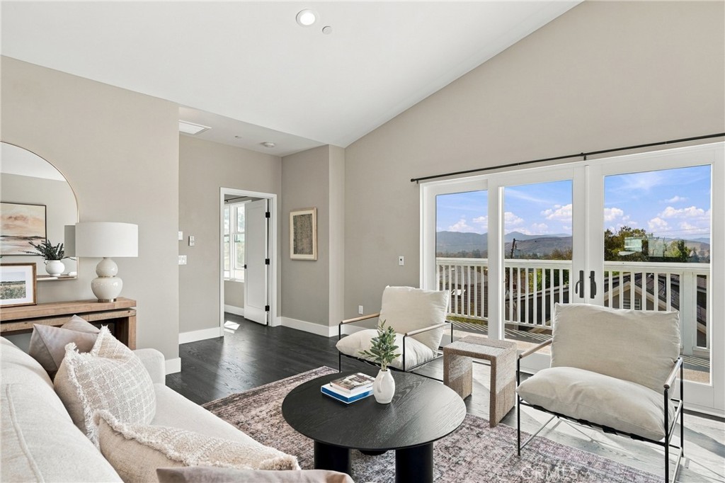 2027 Rachel Street Property Photo 8