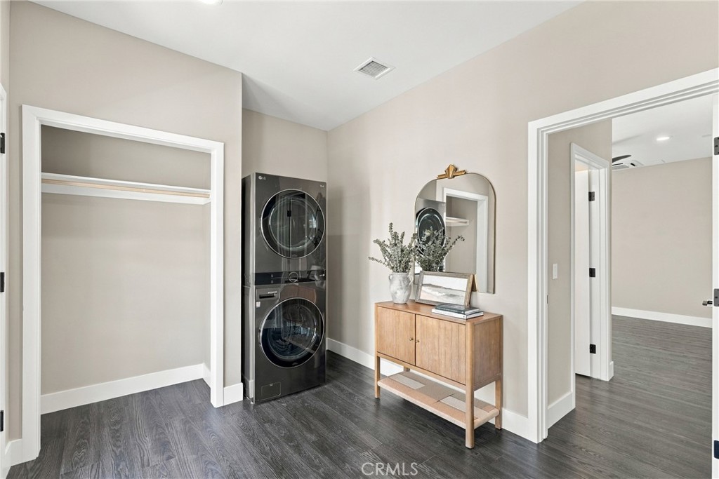 2027 Rachel Street Property Photo 24