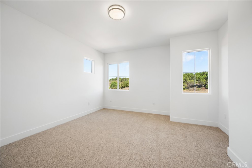 220 Oak Hill Drive Property Photo 11
