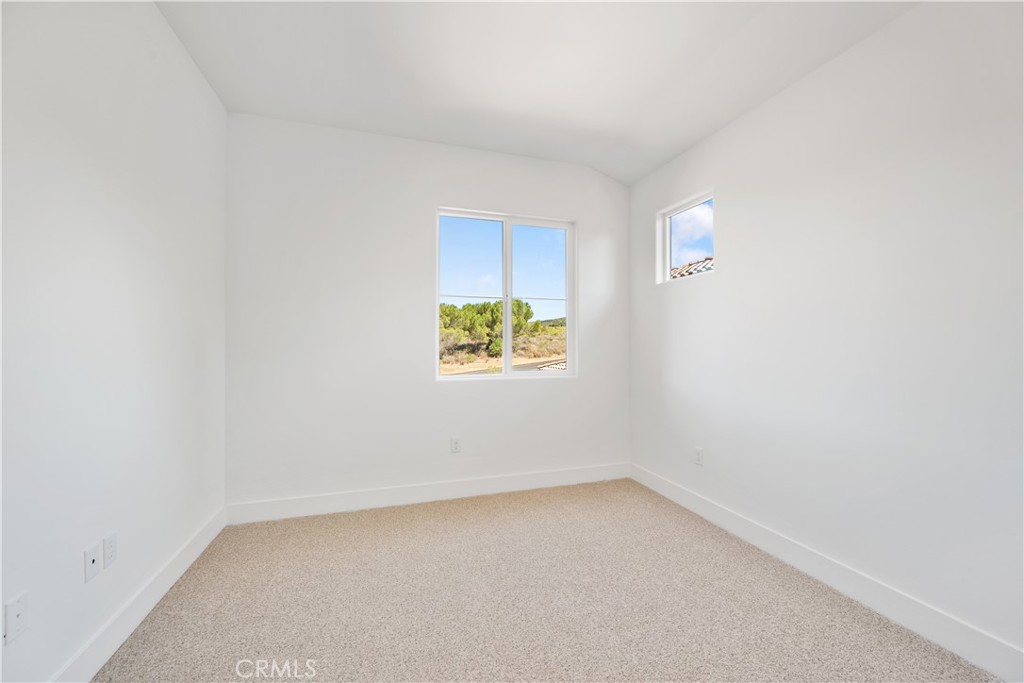 220 Oak Hill Drive Property Photo 37