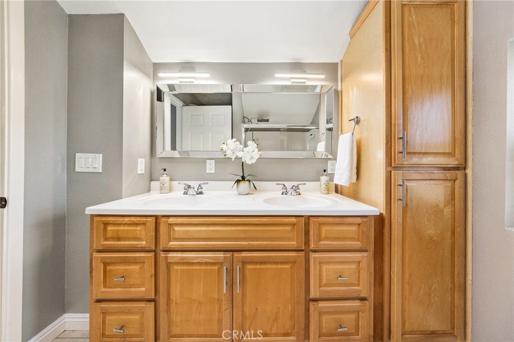 833 Escuela Court Property Photo 17