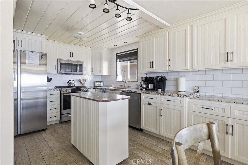 2712 Studio Property Photo 13