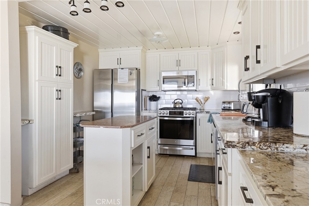 2712 Studio Property Photo 14