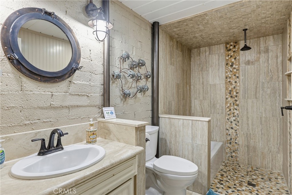 2712 Studio Property Photo 20