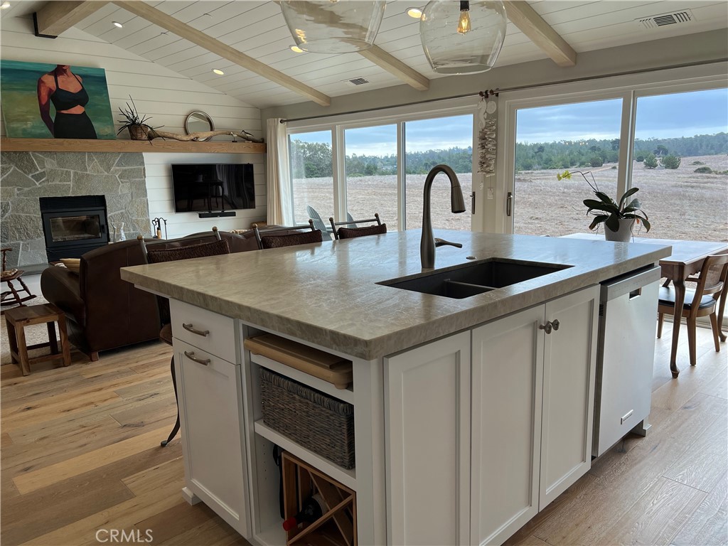 526 Huntington Road Property Photo 6