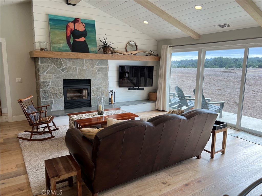 526 Huntington Road Property Photo 7