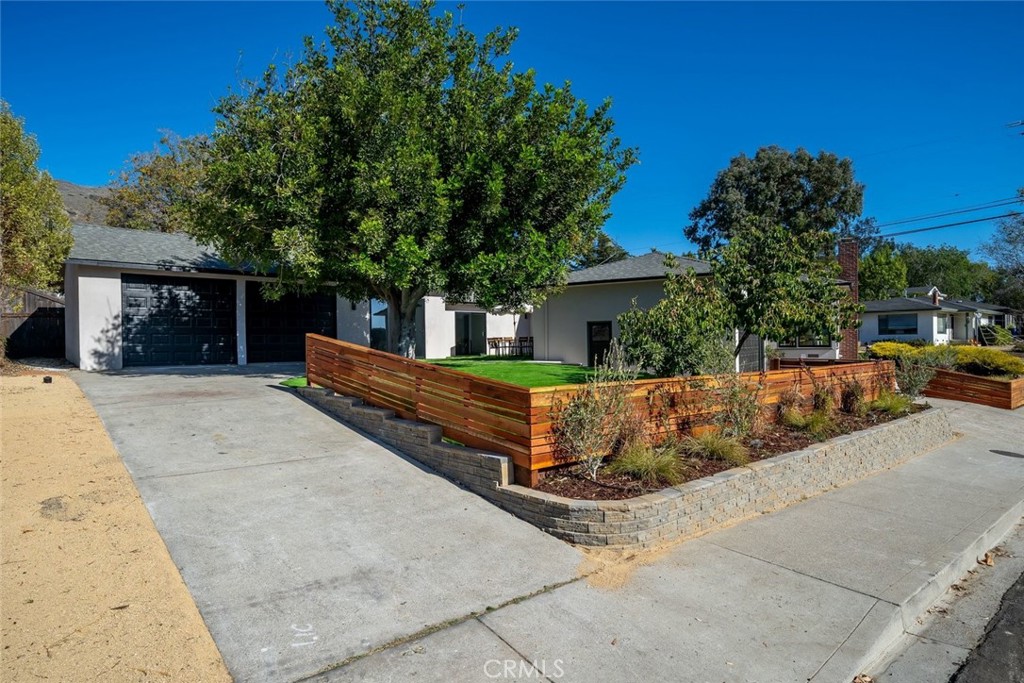 1304 Sydney Property Photo 3