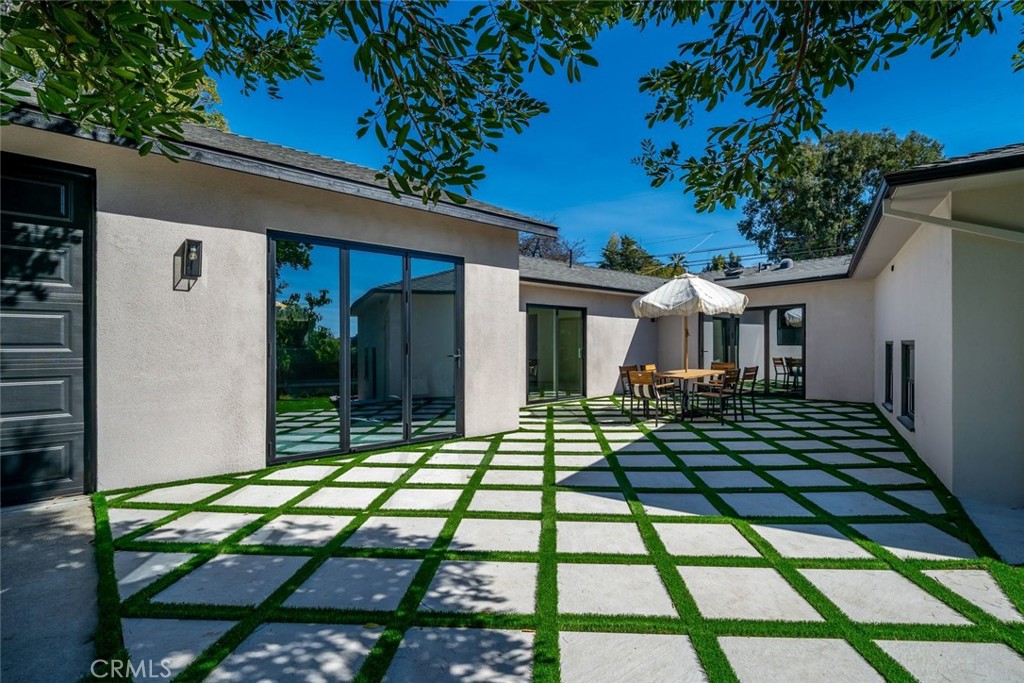 1304 Sydney Property Photo 19