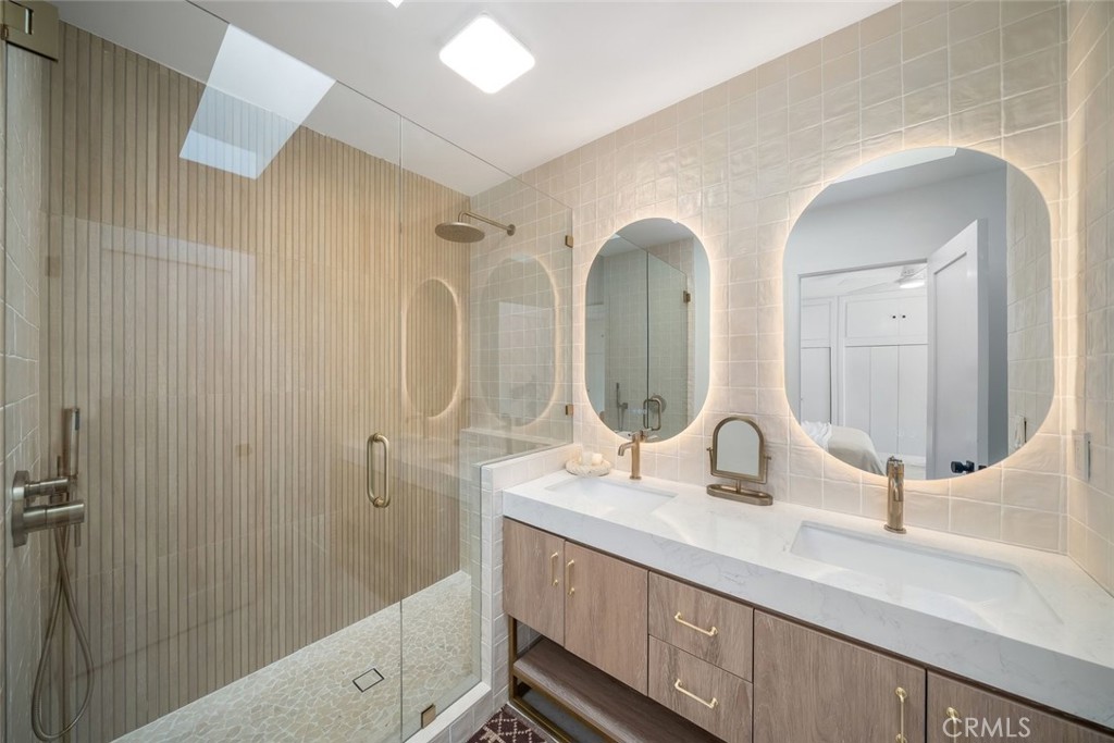 1304 Sydney Property Photo 31