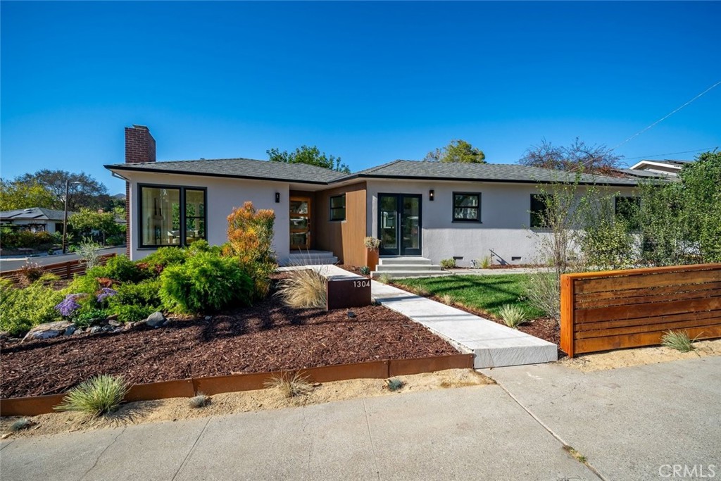 1304 Sydney Property Photo 48