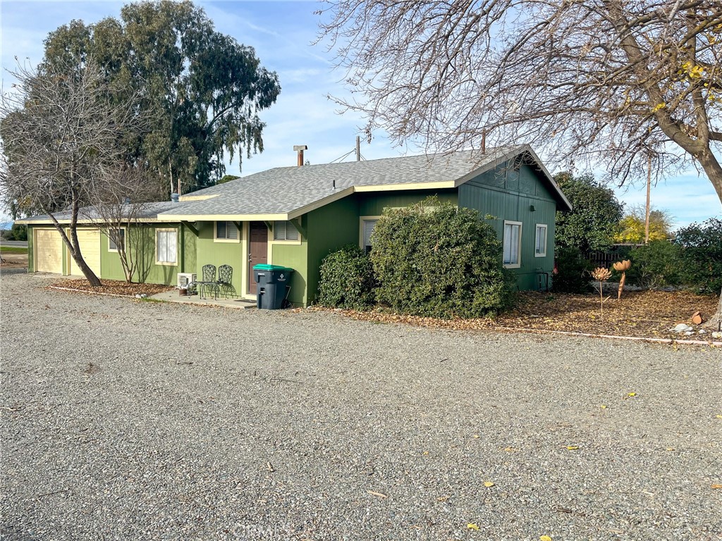 24751 South Avenue Property Photo