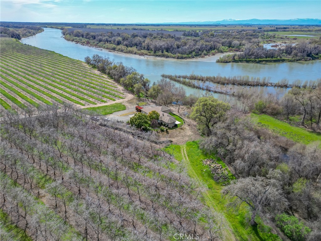 6725 State Highway 99e Property Photo 1