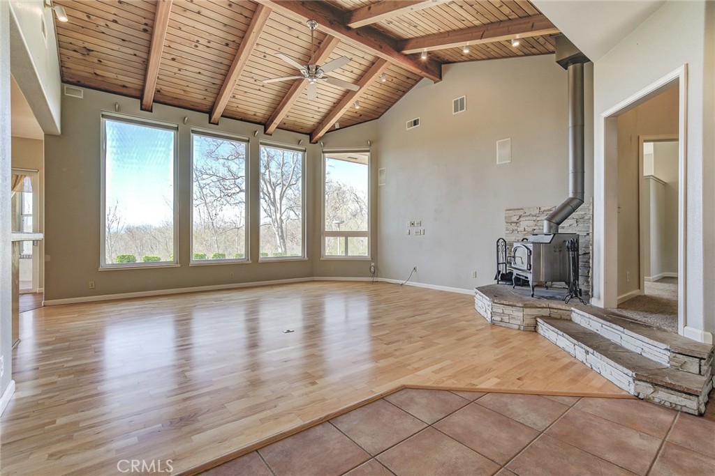 6725 State Highway 99e Property Photo 11