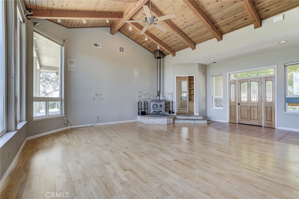 6725 State Highway 99e Property Photo 12