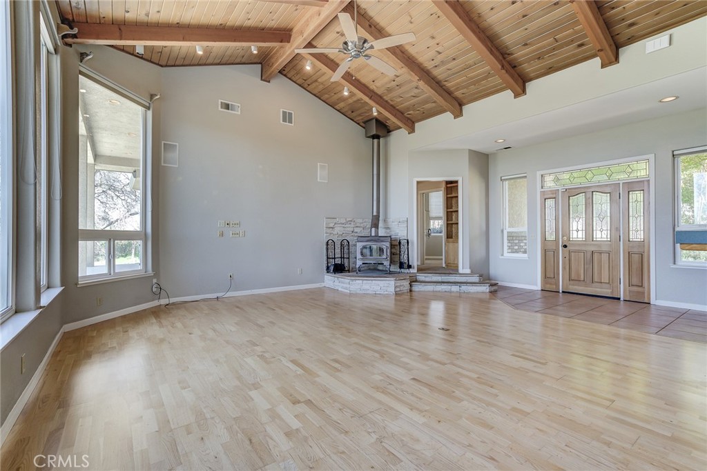 6725 State Highway 99e Property Photo 12