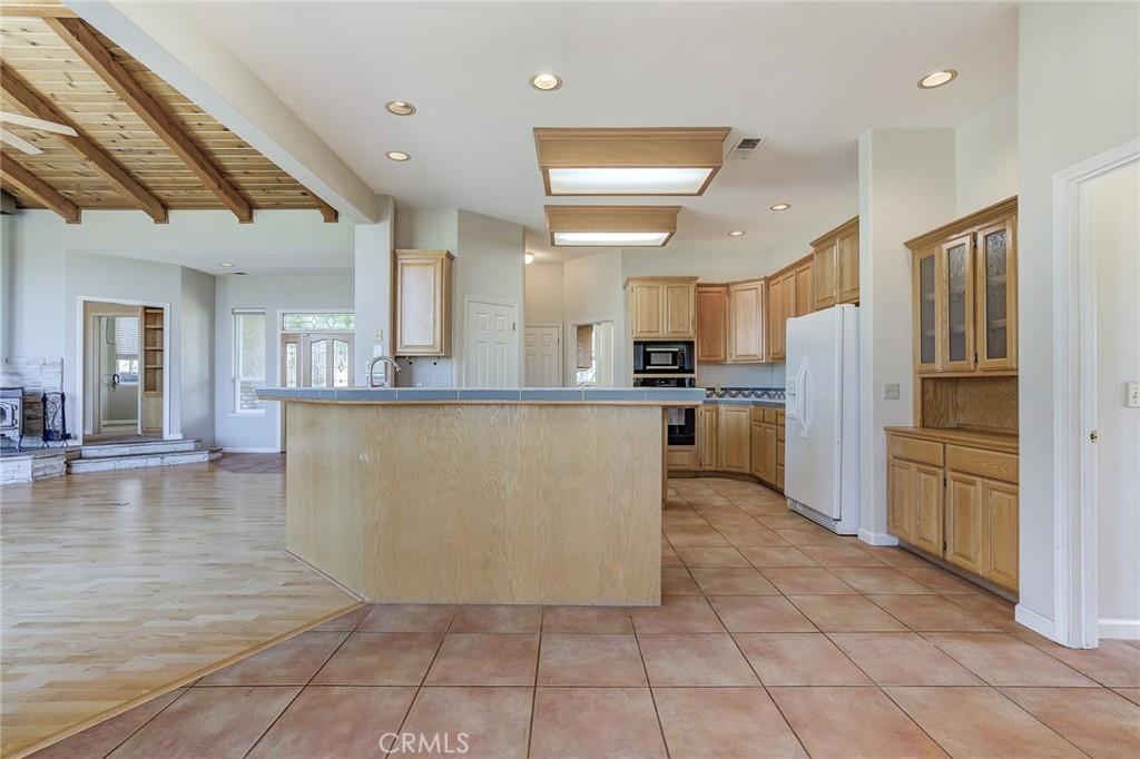 6725 State Highway 99e Property Photo 14