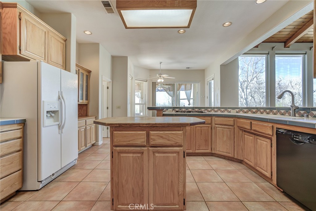 6725 State Highway 99e Property Photo 15