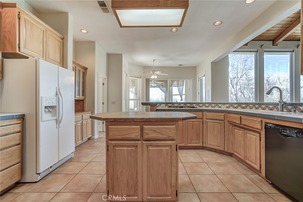 6725 State Highway 99e Property Photo 15