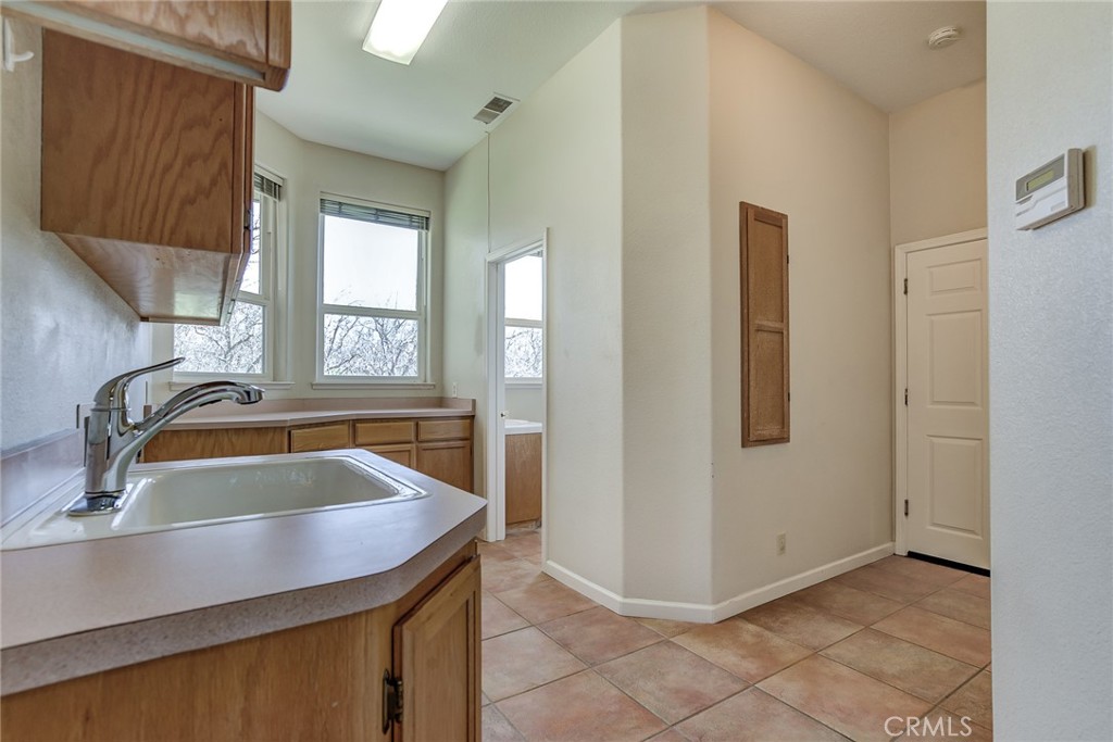 6725 State Highway 99e Property Photo 18