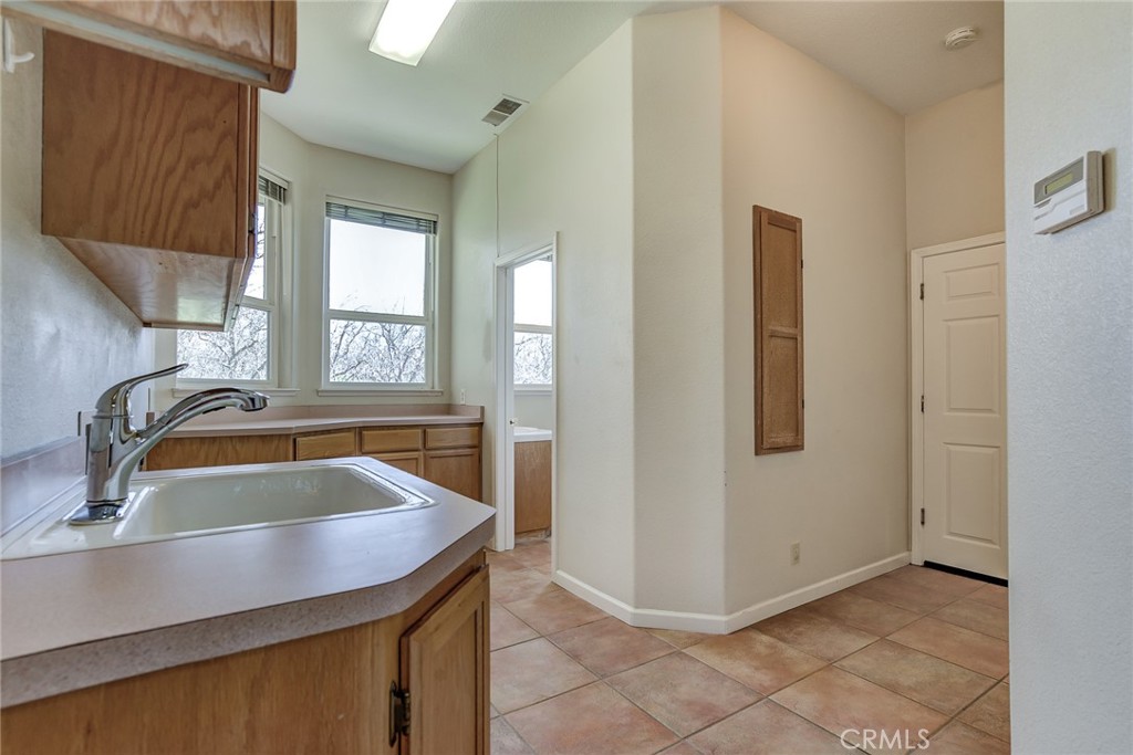 6725 State Highway 99e Property Photo 18