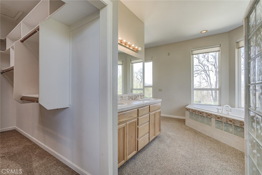 6725 State Highway 99e Property Photo 27