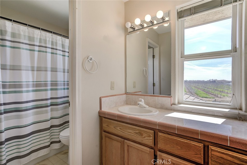 6725 State Highway 99e Property Photo 31