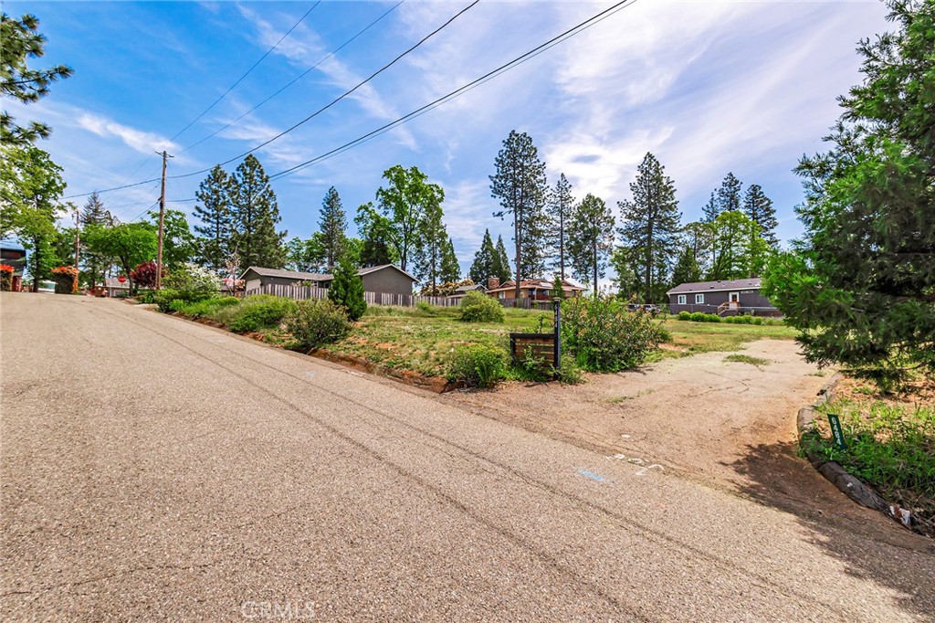 6484 Loyola Court Property Photo 16