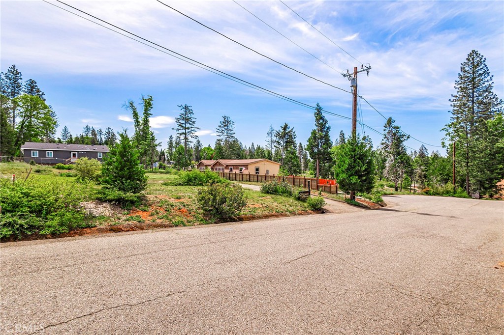 6484 Loyola Court Property Photo 17