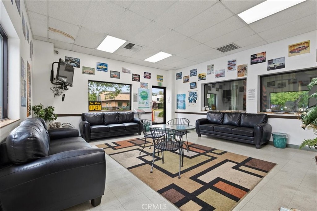 1625 Mangrove Avenue Property Photo 4