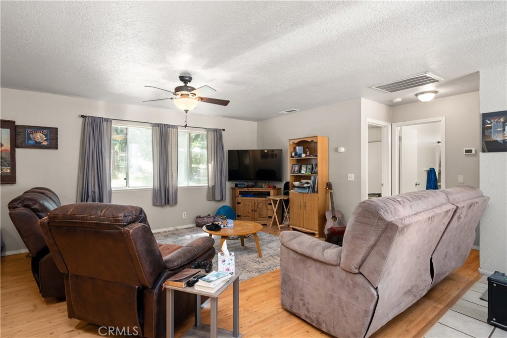 9803 Cohasset Road Property Photo 4