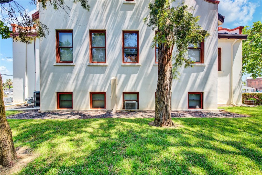 618 4th Property Photo 4