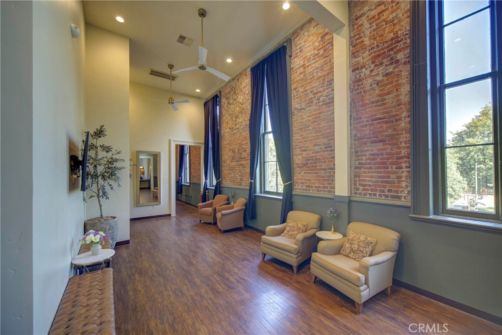 105 Broadway Street Property Photo 9