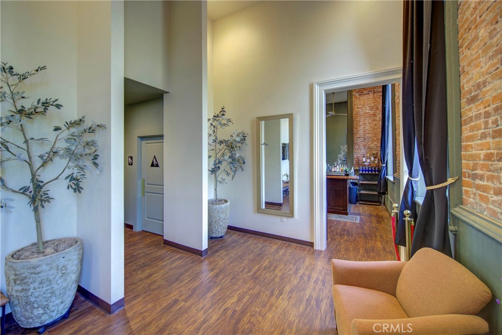 105 Broadway Street Property Photo 10