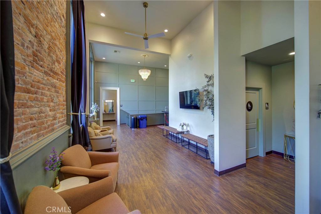 105 Broadway Street Property Photo 12