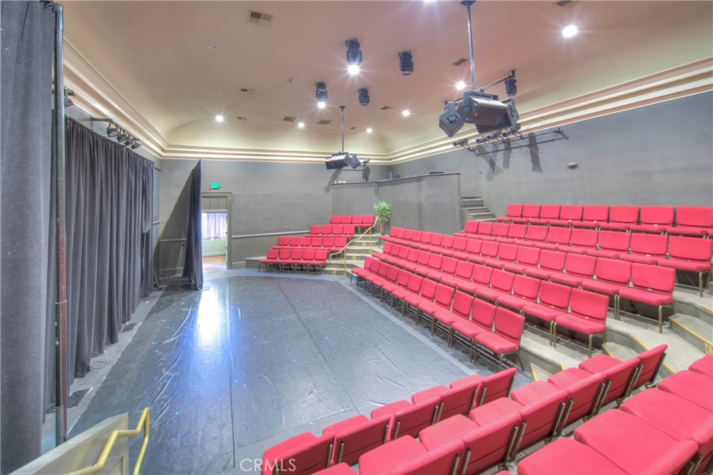 105 Broadway Street Property Photo 16