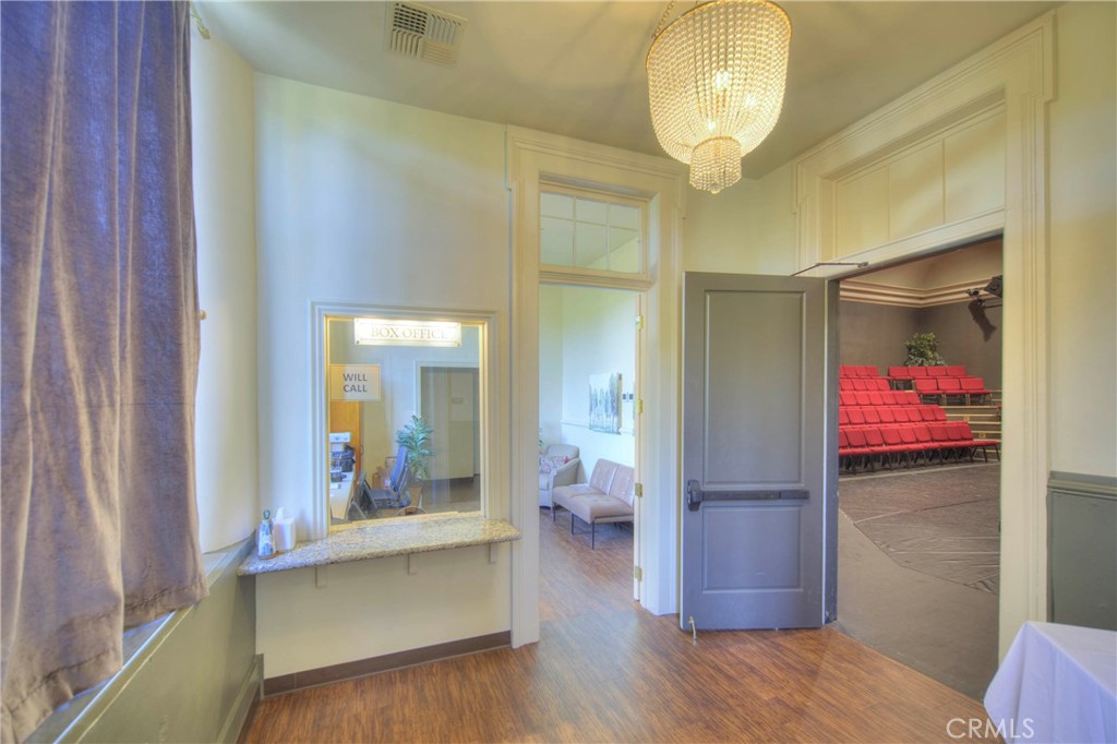 105 Broadway Street Property Photo 19