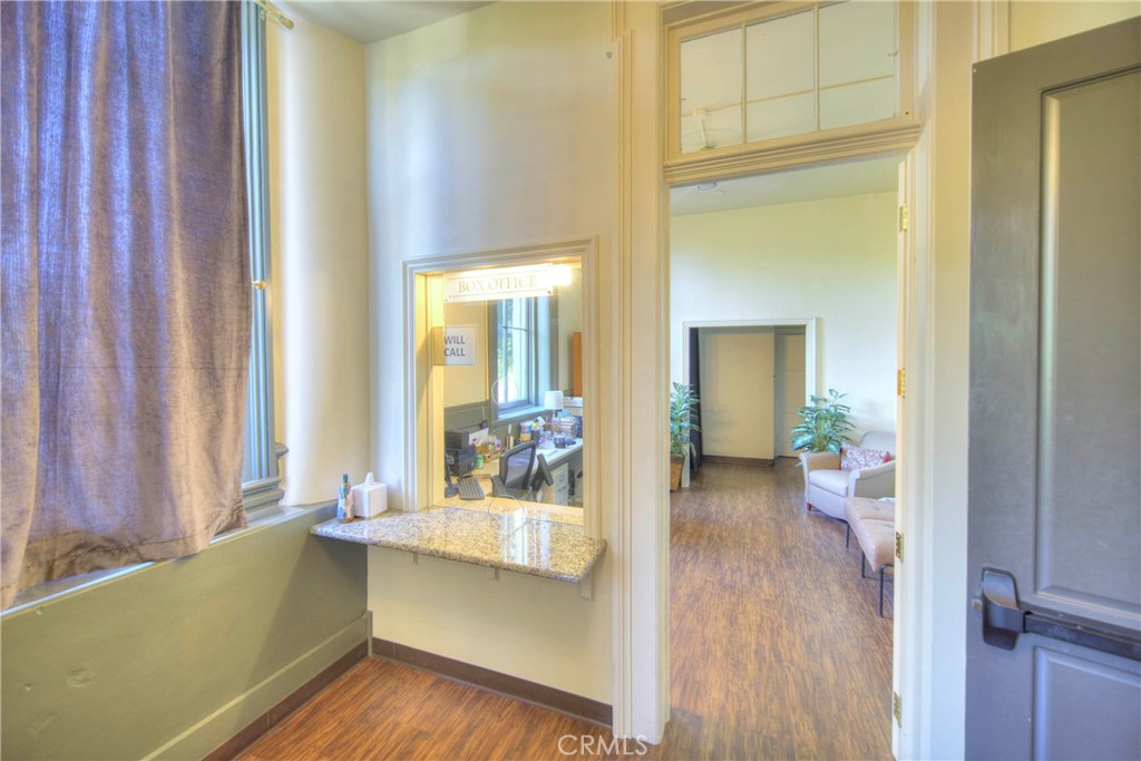 105 Broadway Street Property Photo 20