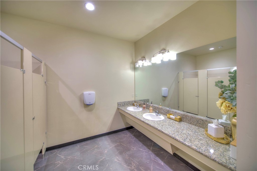 105 Broadway Street Property Photo 24