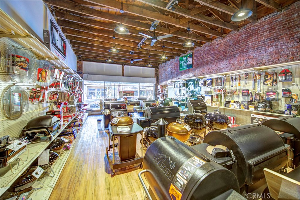 105 Broadway Street Property Photo 30