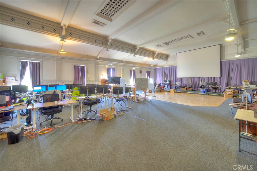 105 Broadway Street Property Photo 34