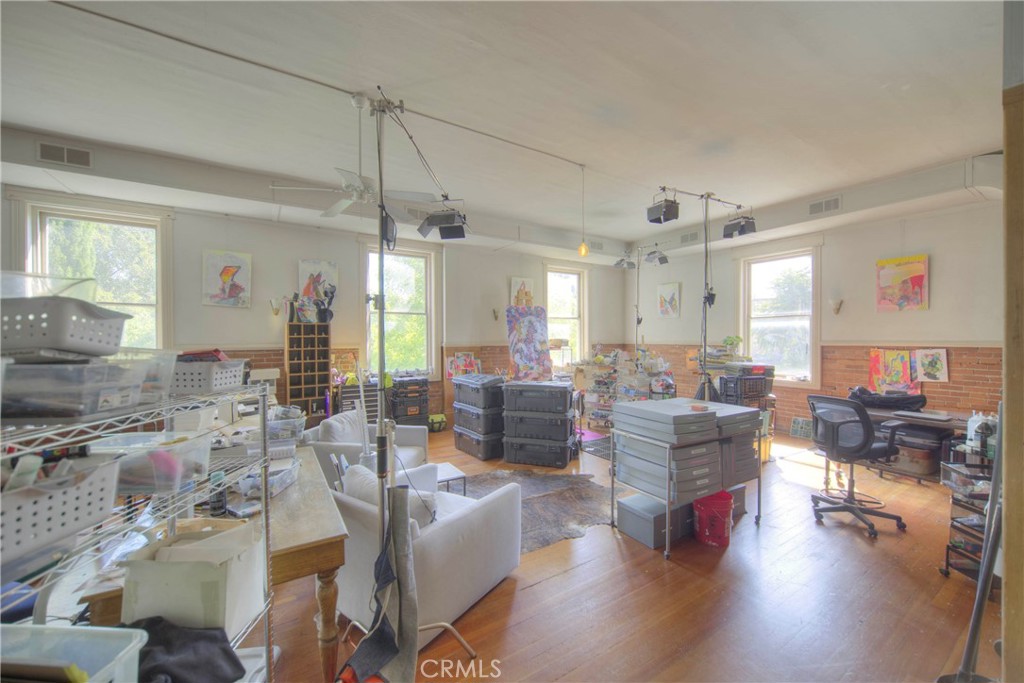 105 Broadway Street Property Photo 42