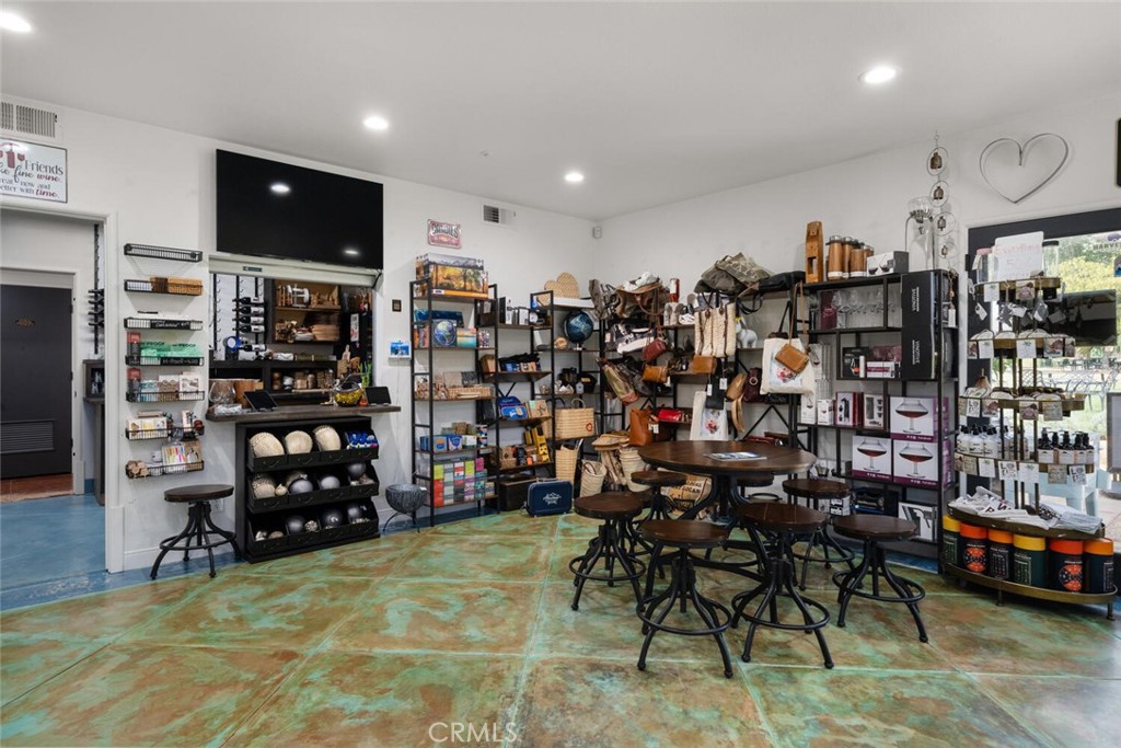 6237 Cohasset Road Property Photo 36
