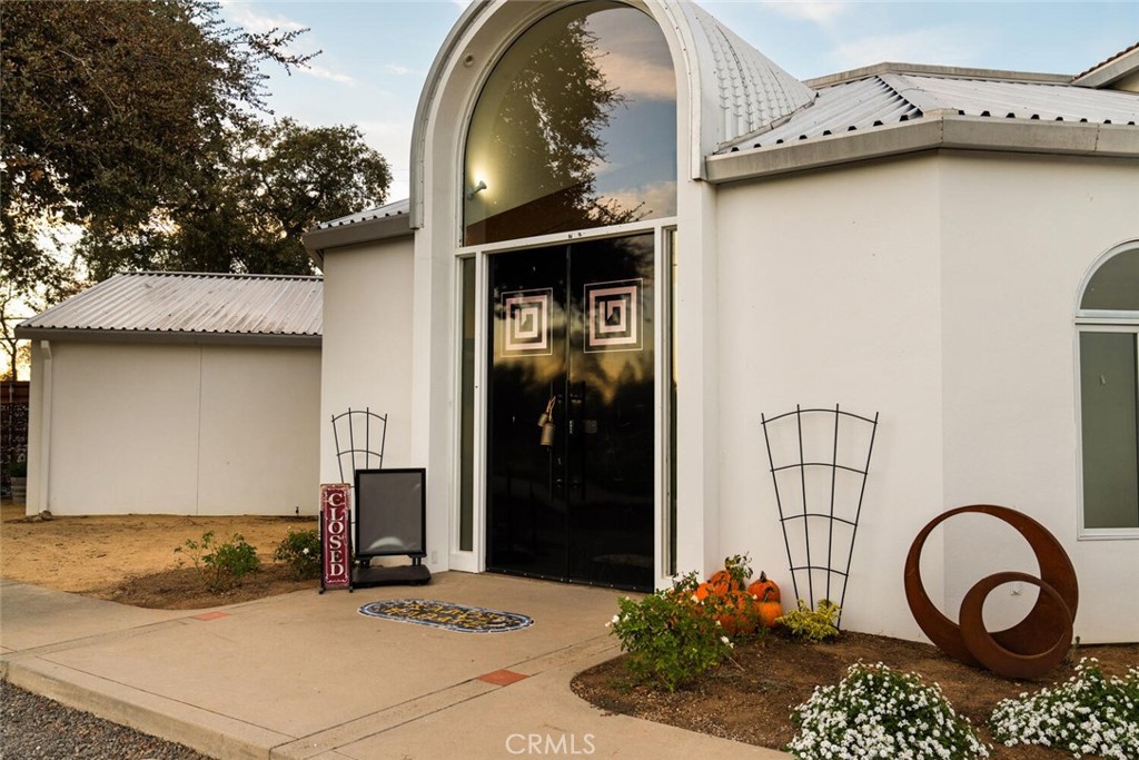 6237 Cohasset Road Property Photo 4