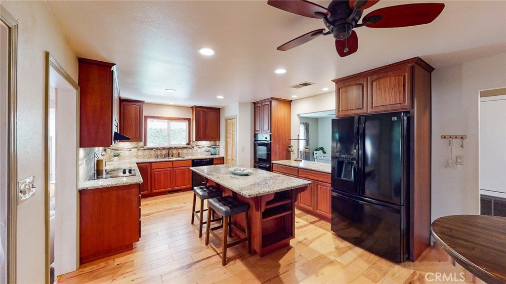 565 5th Avenue Property Photo 1