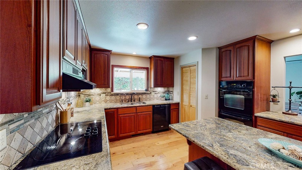 565 5th Avenue Property Photo 7
