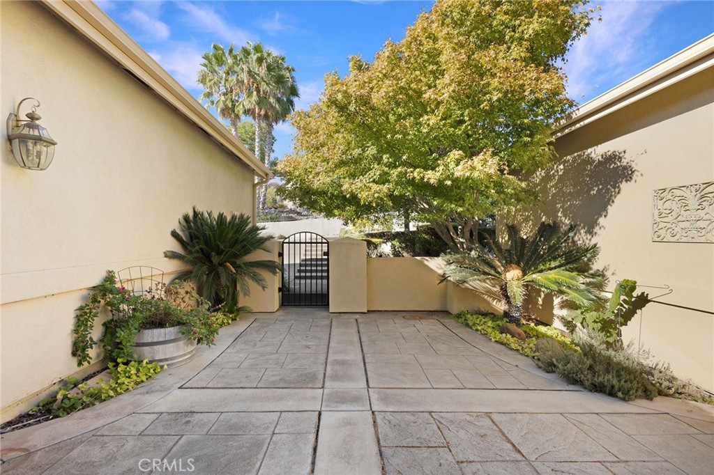 3185 Via Casita Place Property Photo 4