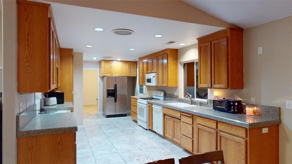 6 Avery Court Property Photo 8