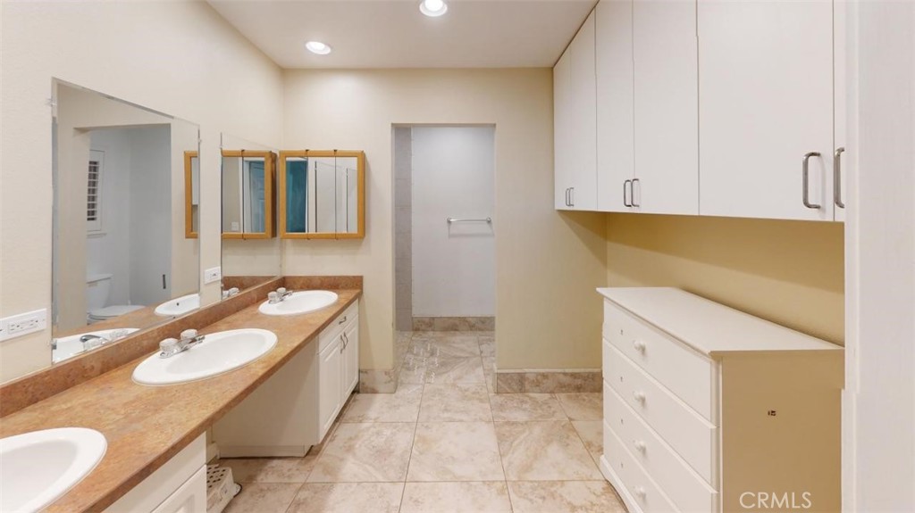 6 Avery Court Property Photo 33