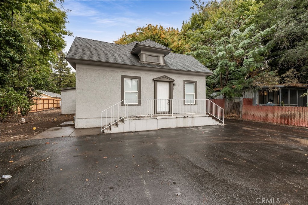 1122 Stewart Avenue Property Photo 2